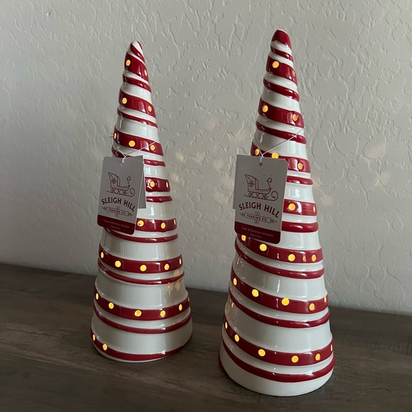 NEW Sleigh Hill Twisted Peppermint Red & White LED Light Up Christmas Tree Decor - Picture 2 of 14